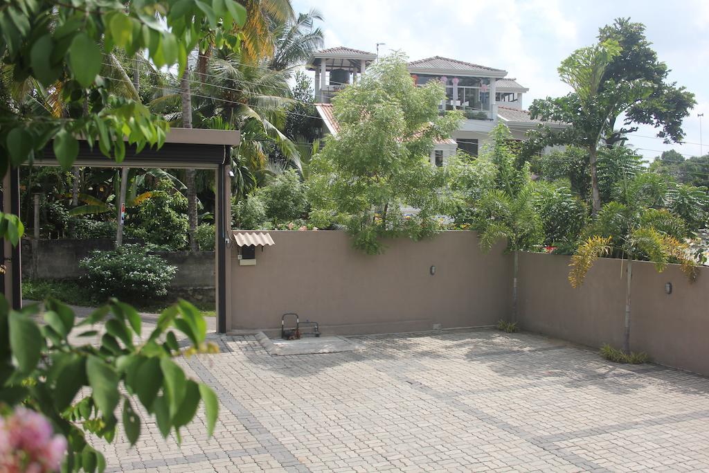 Grand 7 Hotel Thalawathugoda Talawatugoda Exterior photo